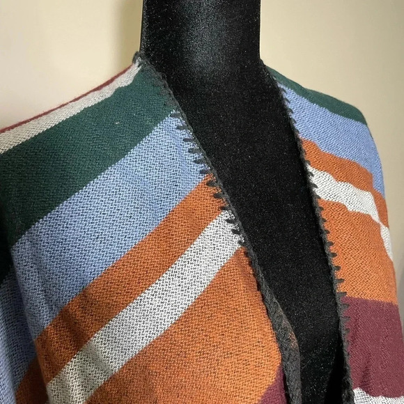 Forever 21 multicolored striped cozy shrug - Picture 4 of 6